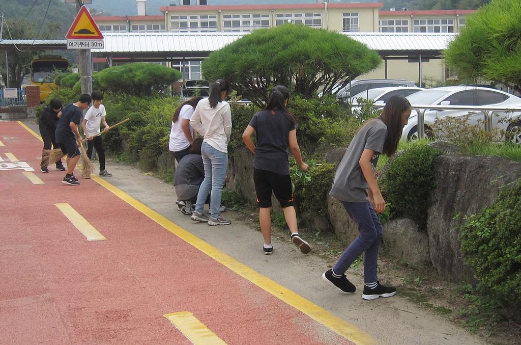 보도자료 | 합천군 > 합천 율곡초등학교 어린이 마을 환경정화 활동에 적극 나서 보도자료 | 합천군