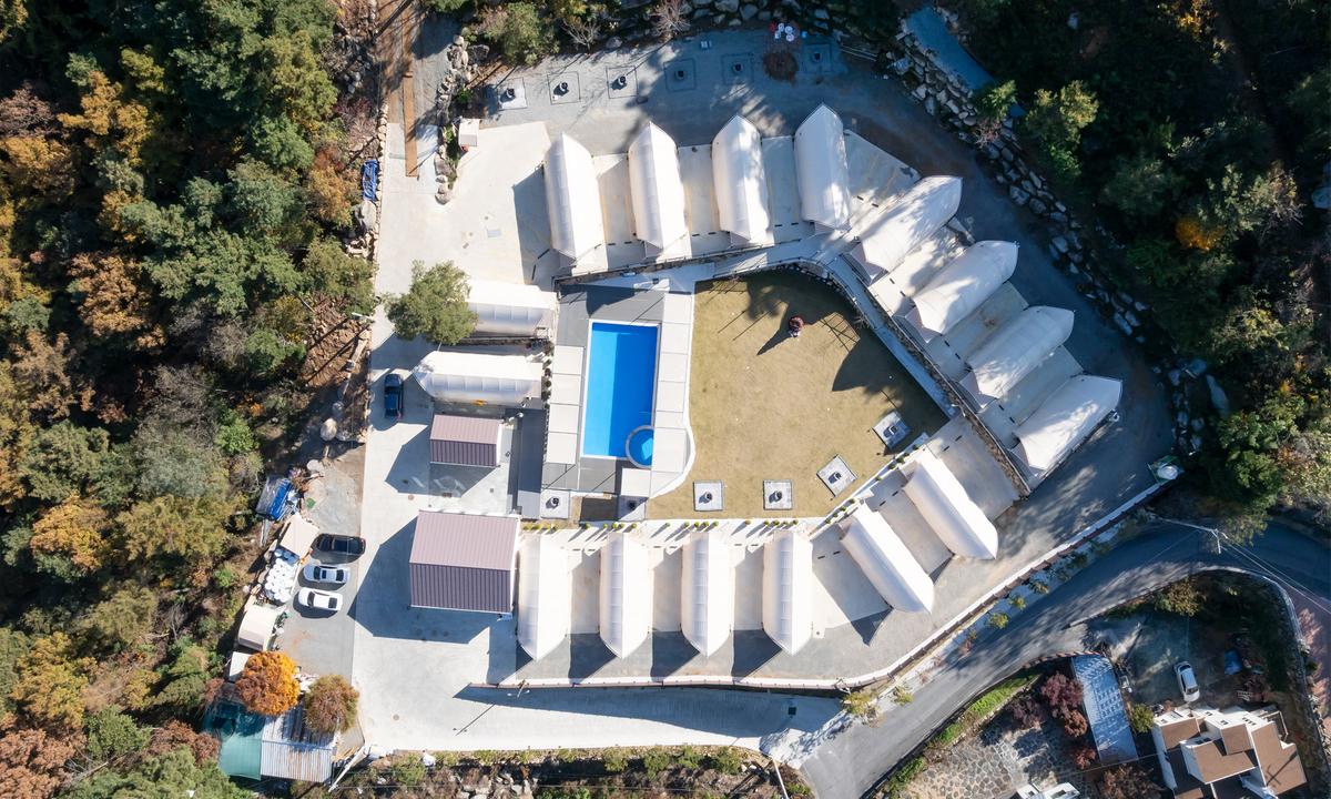 합천호와 금성산 사이 달빛 아래 머무는 쉼