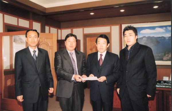 진우건설 김성태, 불우성금 합천군 기탁