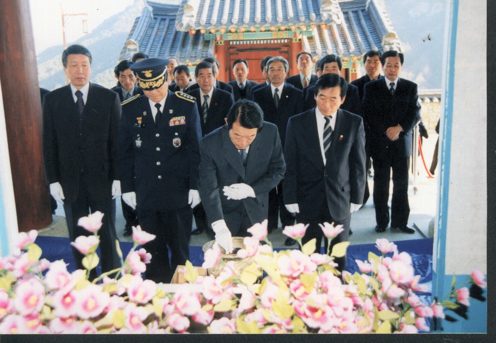임란창의기념관참배