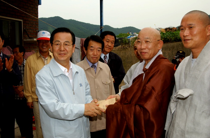 해인사주지수해성금전달