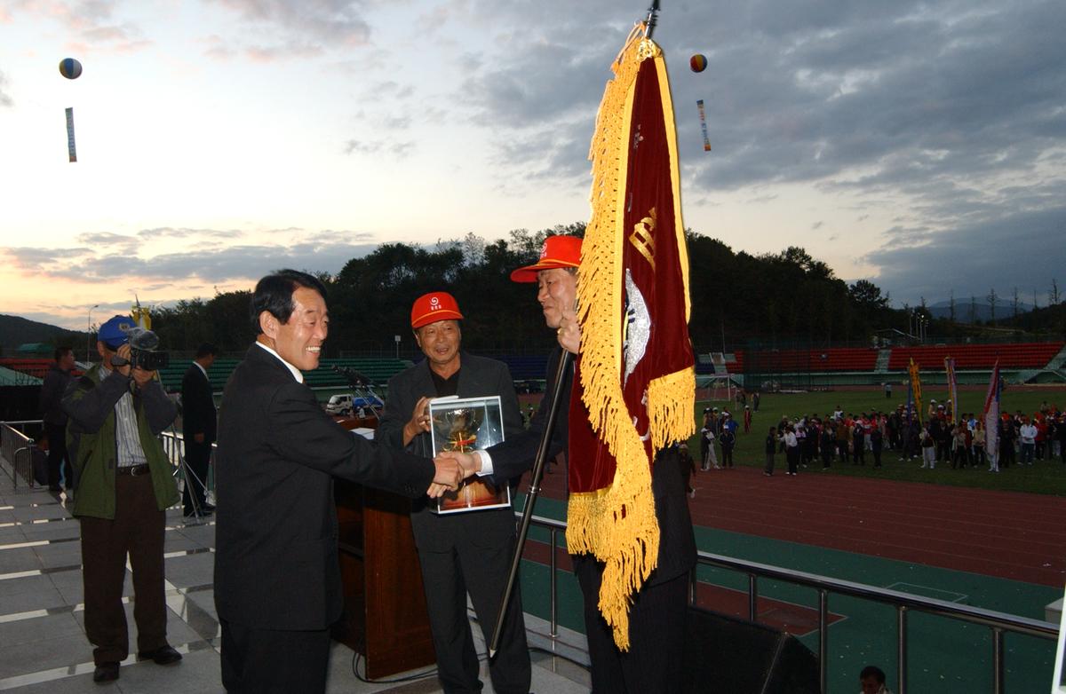 우승 상패 증정식