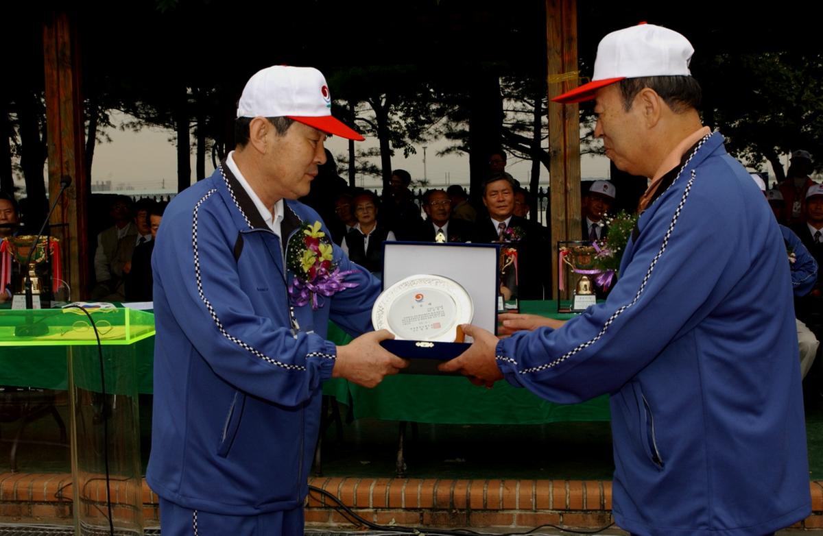 재경향우회체육대회감사패전달