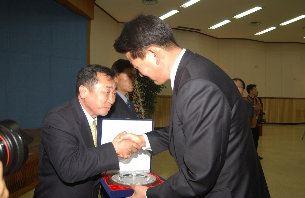 20050401 경남농수산물 수출탑시상-1