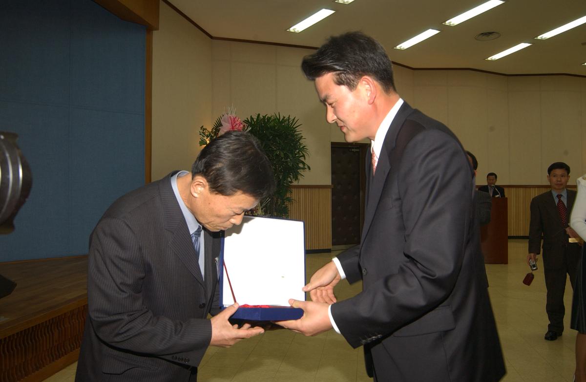 20050401 경남농수산물 수출탑시상-1
