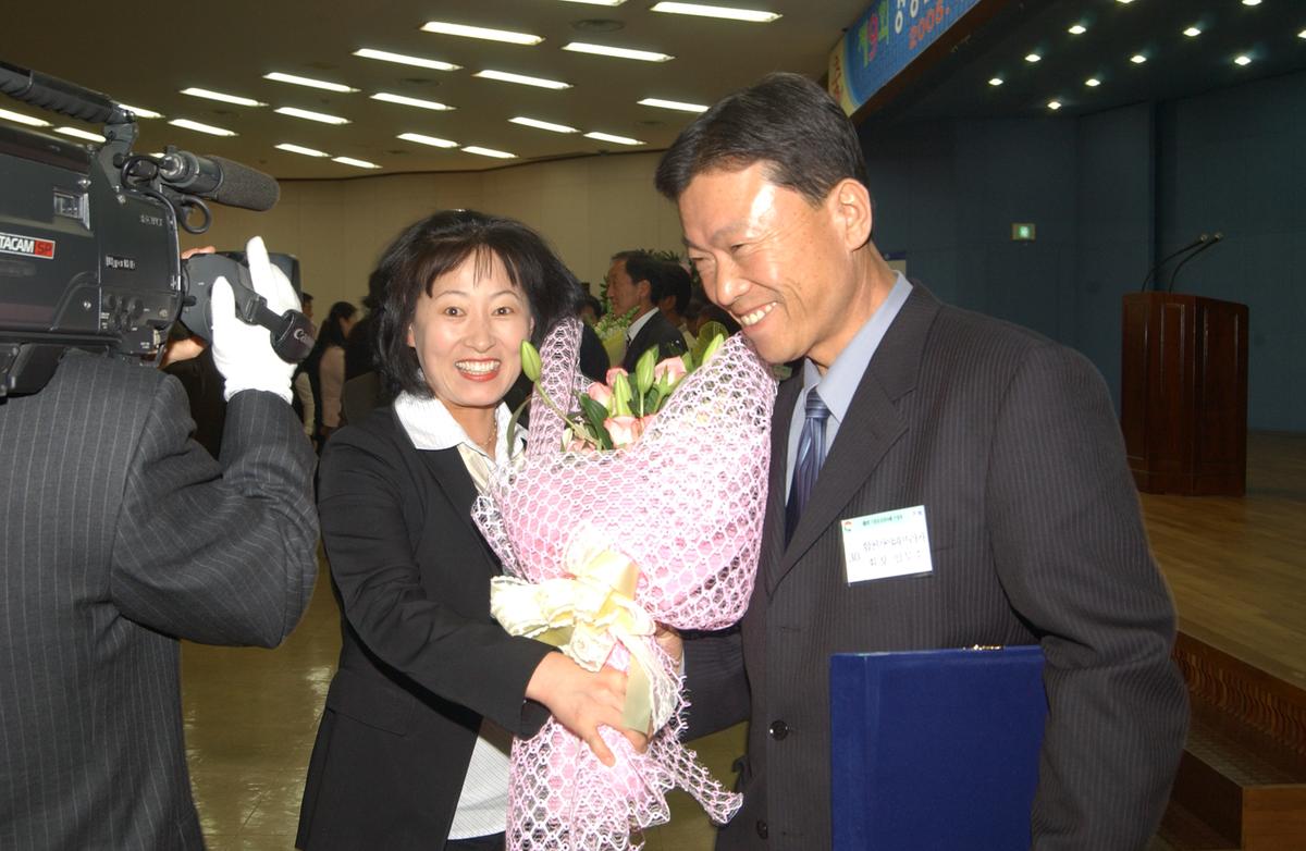 20050401 경남농수산물 수출탑시상-1