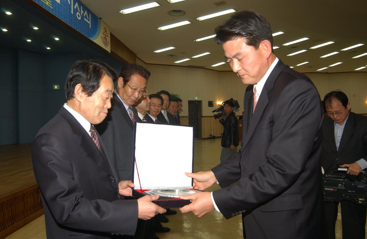 20050401 경남농수산물 수출탑시상-2
