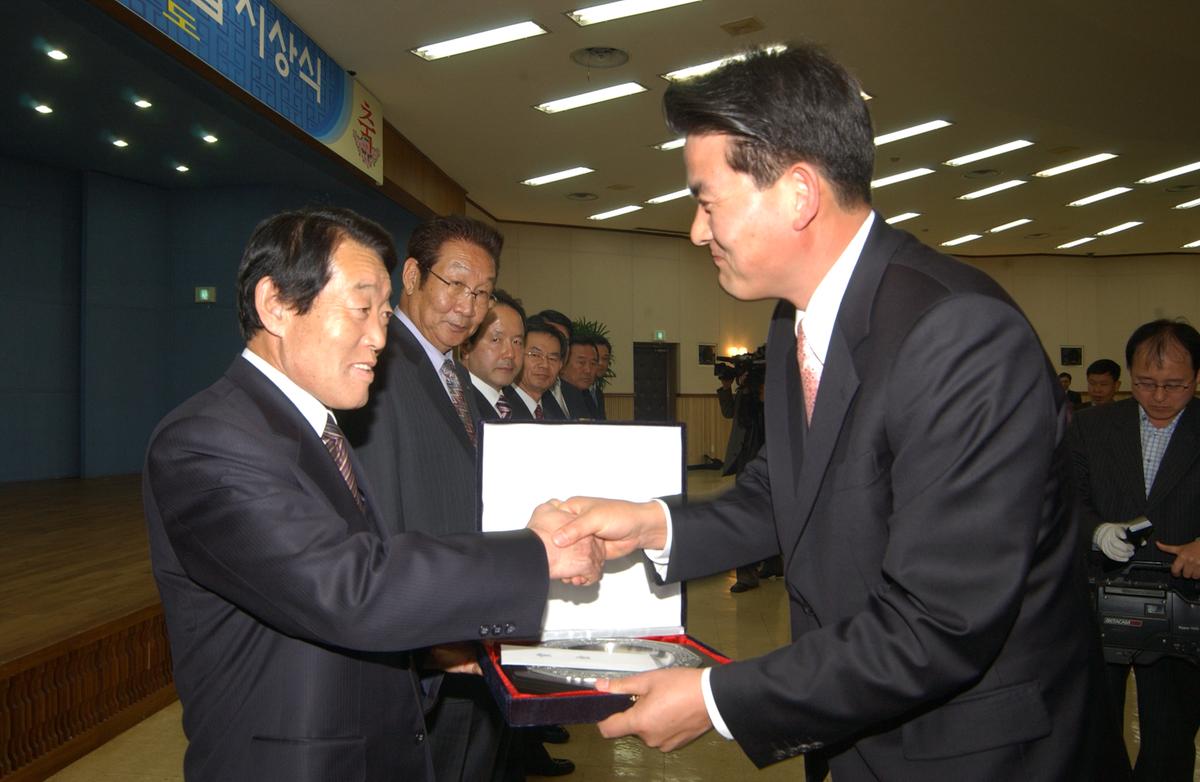 20050401 경남농수산물 수출탑시상-2