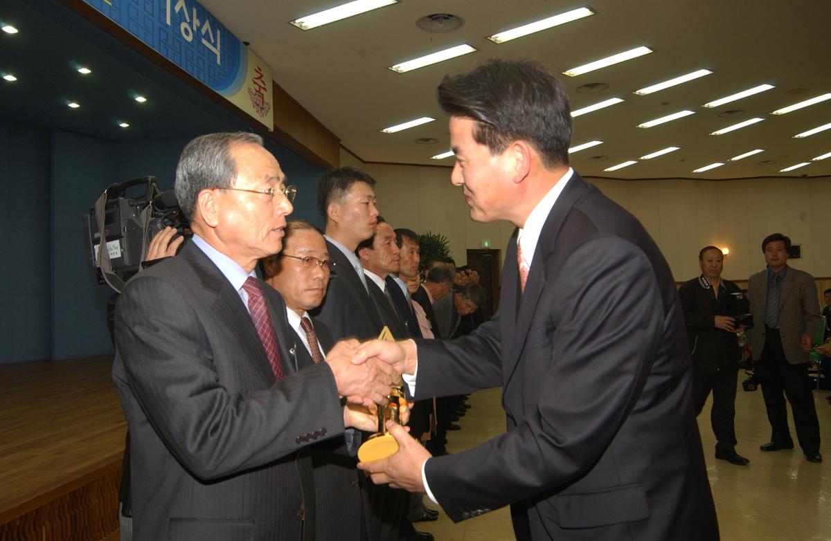 20050401 경남농수산물 수출탑시상-2