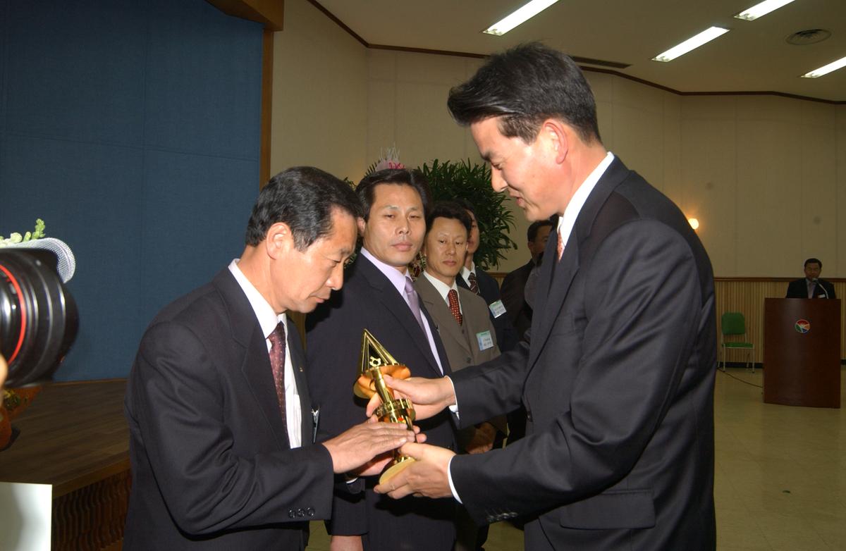 20050401 경남농수산물 수출탑시상-3