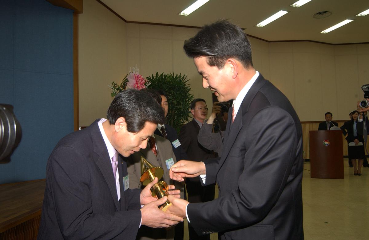 20050401 경남농수산물 수출탑시상-3