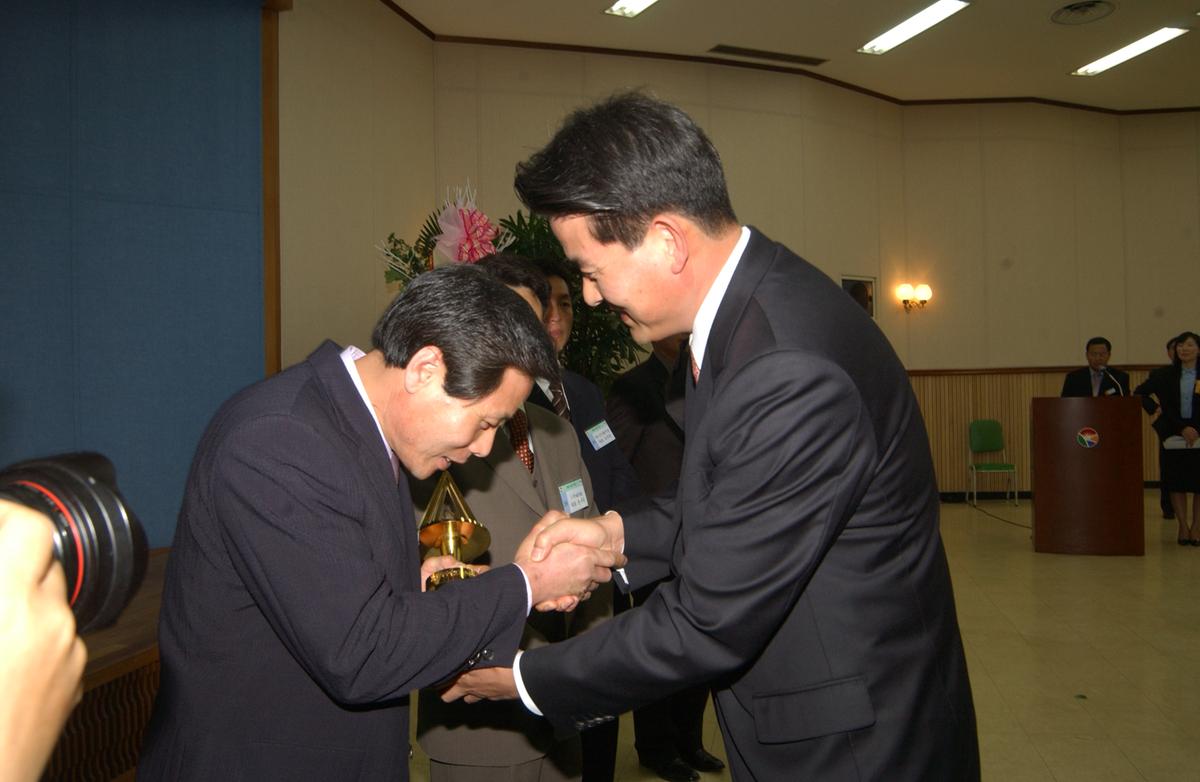 20050401 경남농수산물 수출탑시상-3