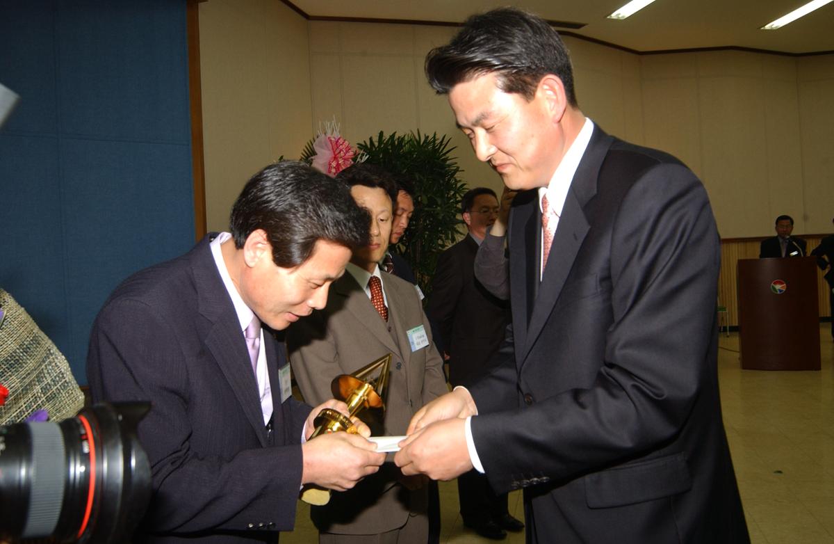 20050401 경남농수산물 수출탑시상-3