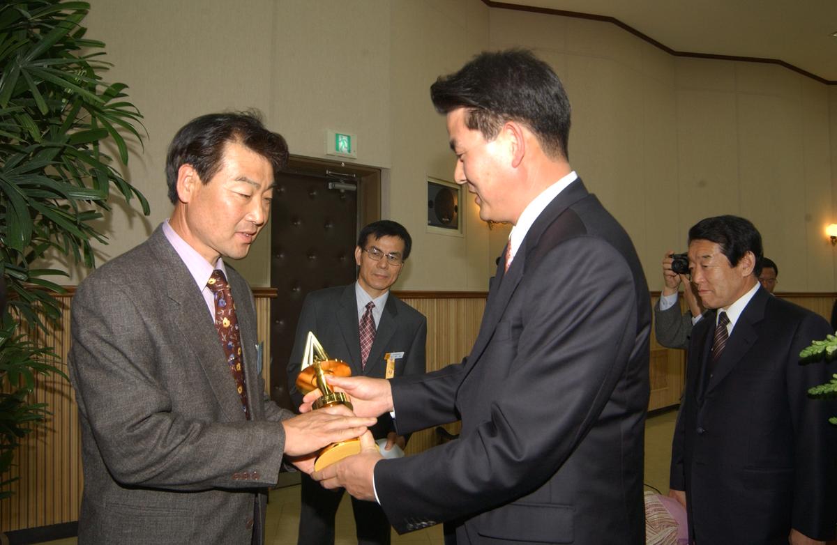 20050401 경남농수산물 수출탑시상-3