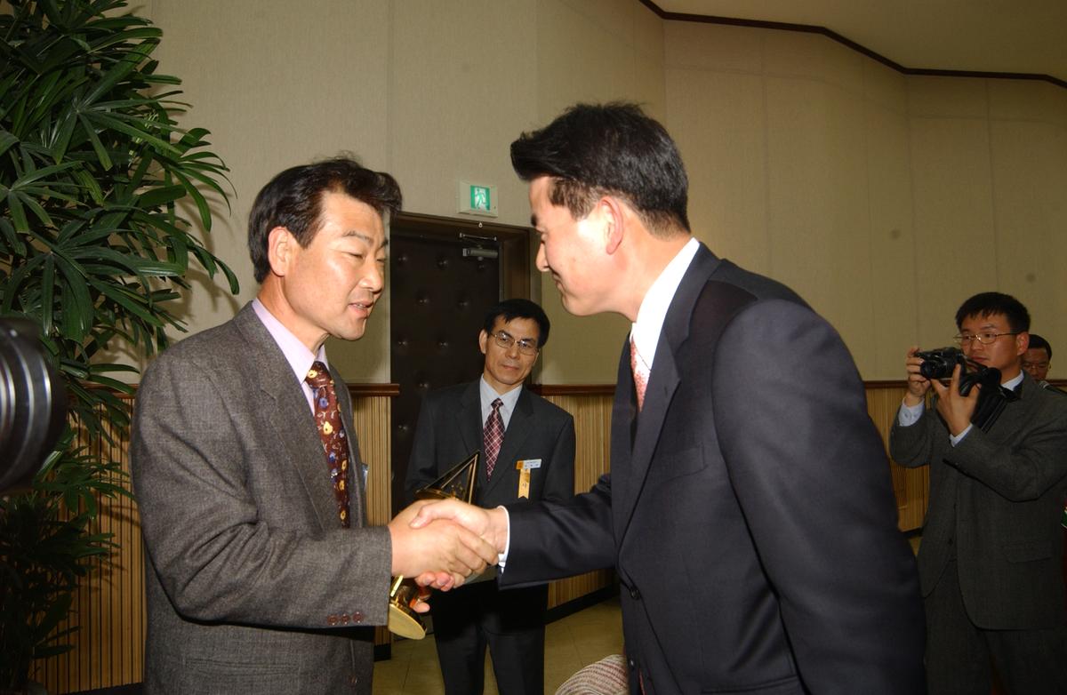20050401 경남농수산물 수출탑시상-3