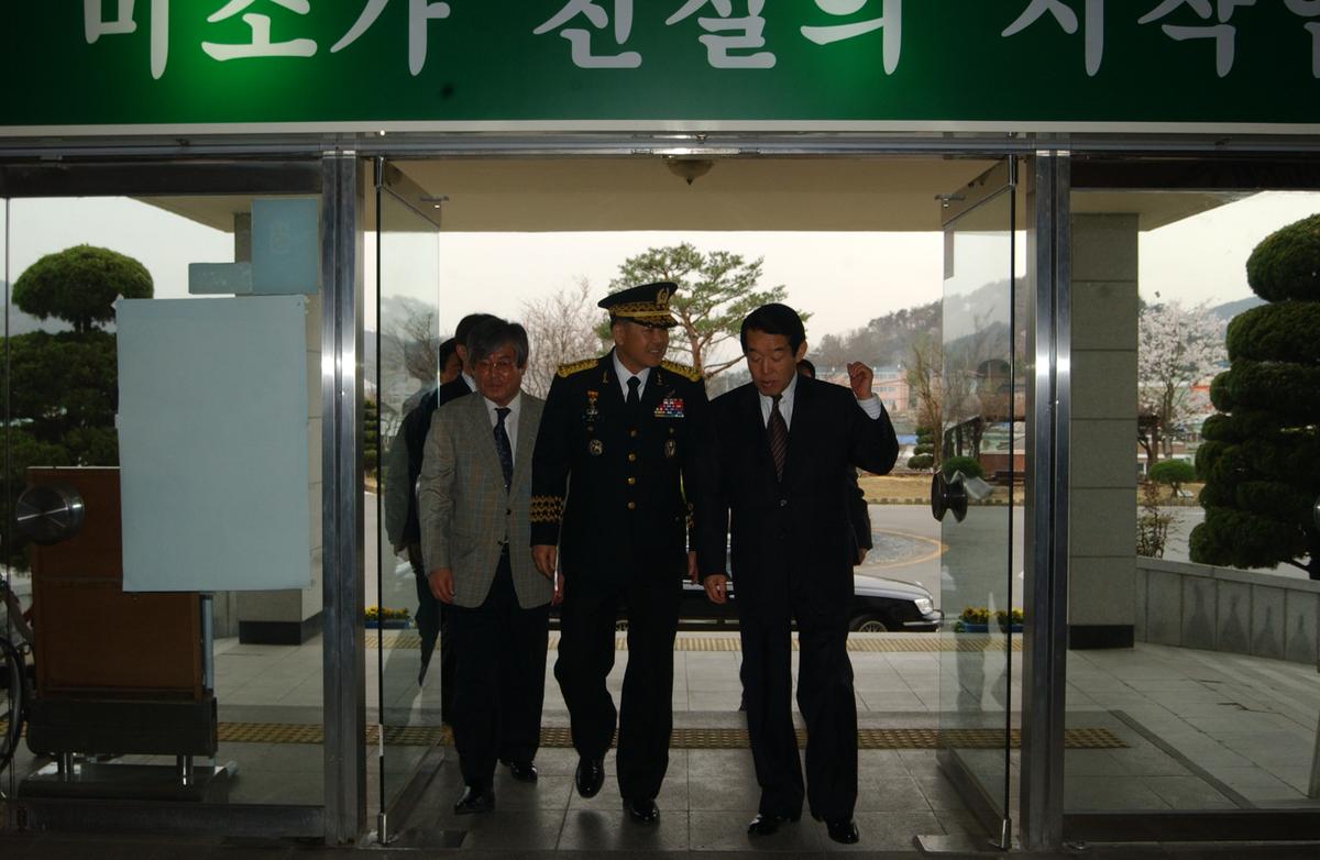 20050409 제2군사령관 환영-1