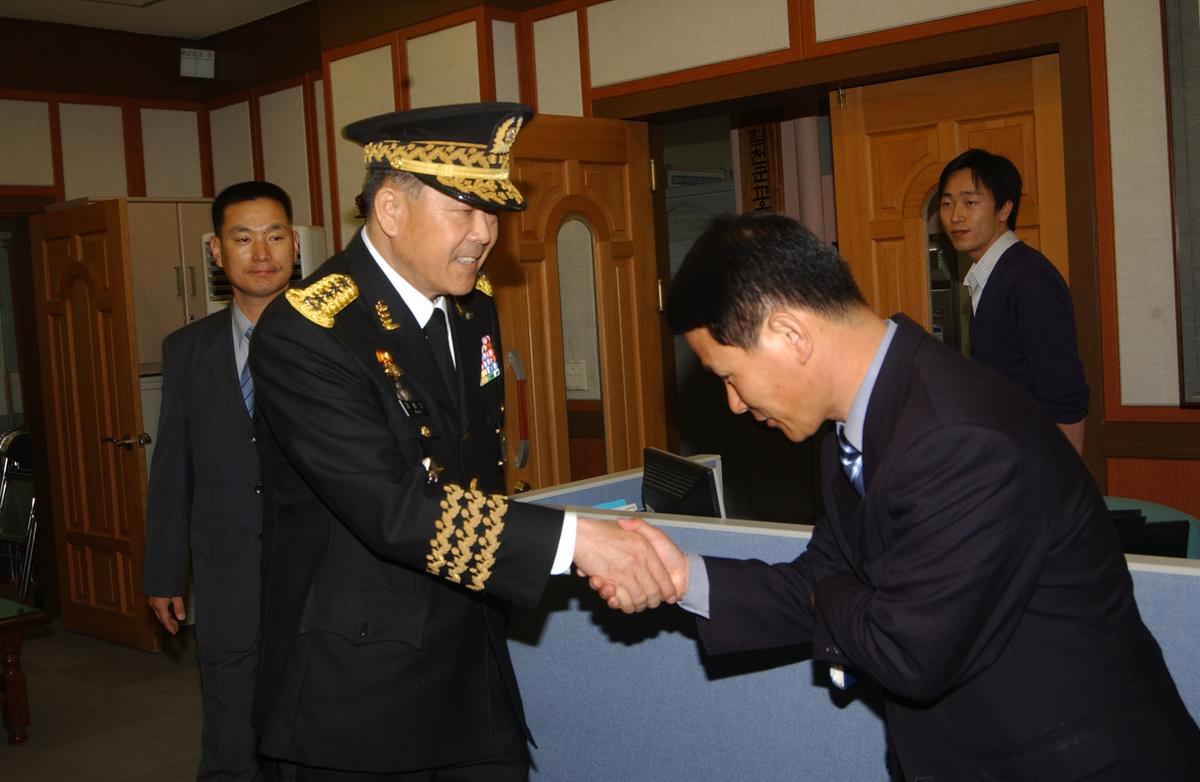 20050409 제2군사령관 환영-1