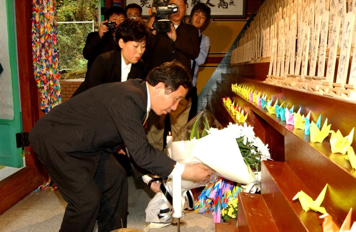 김근태원폭복지회관방문