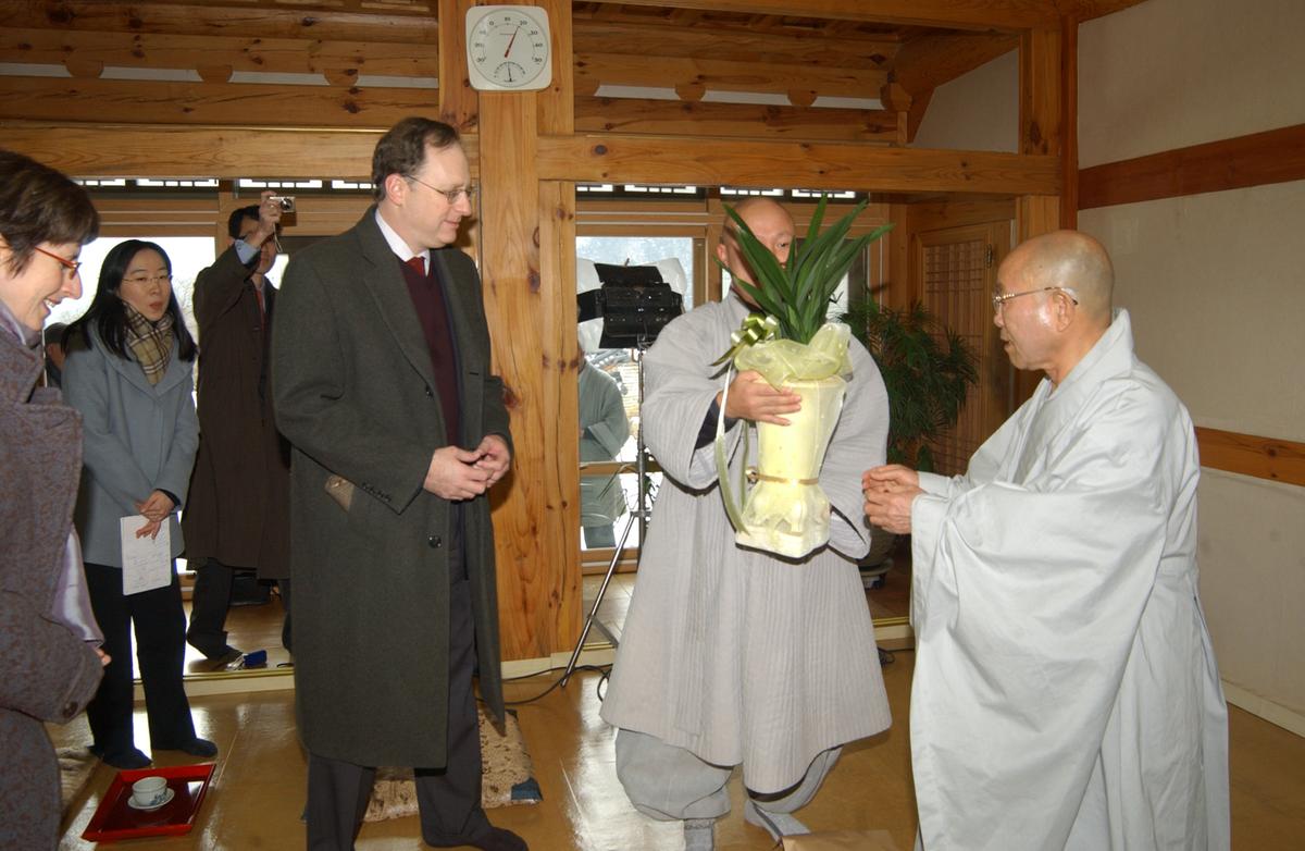 2006주미대사해인사방문-3