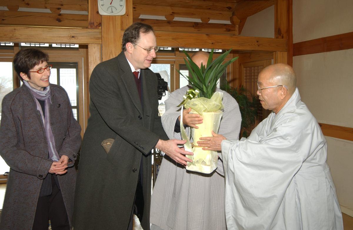 2006주미대사해인사방문-3