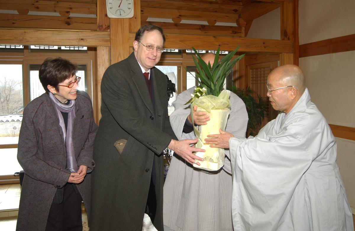2006주미대사해인사방문-3