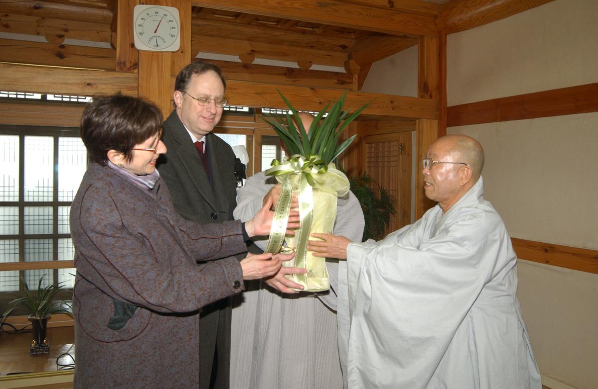 2006주미대사해인사방문-3