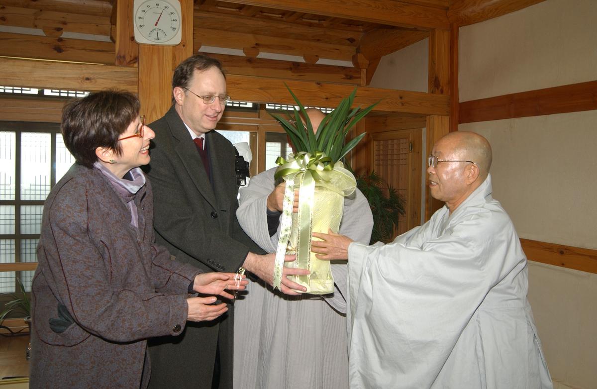 2006주미대사해인사방문-3