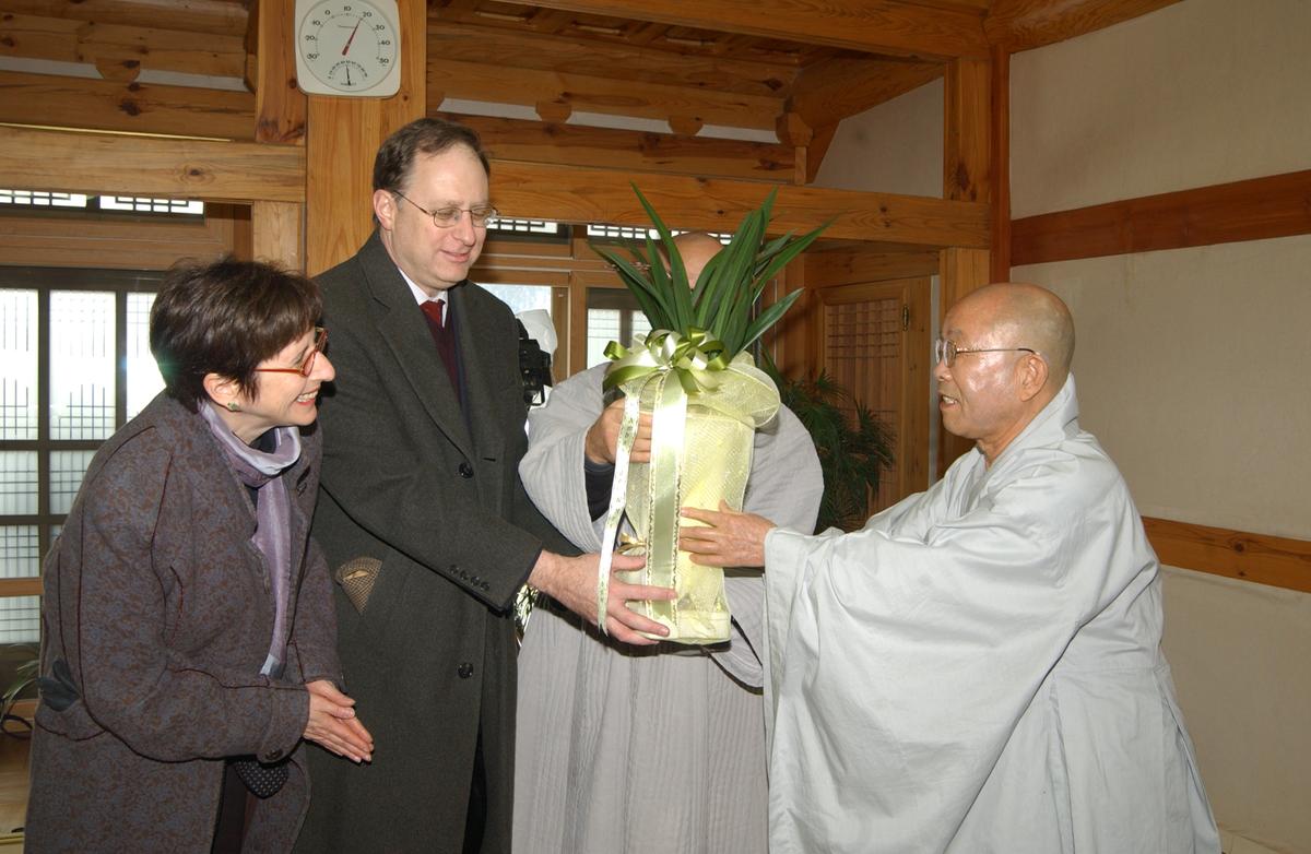 2006주미대사해인사방문-3