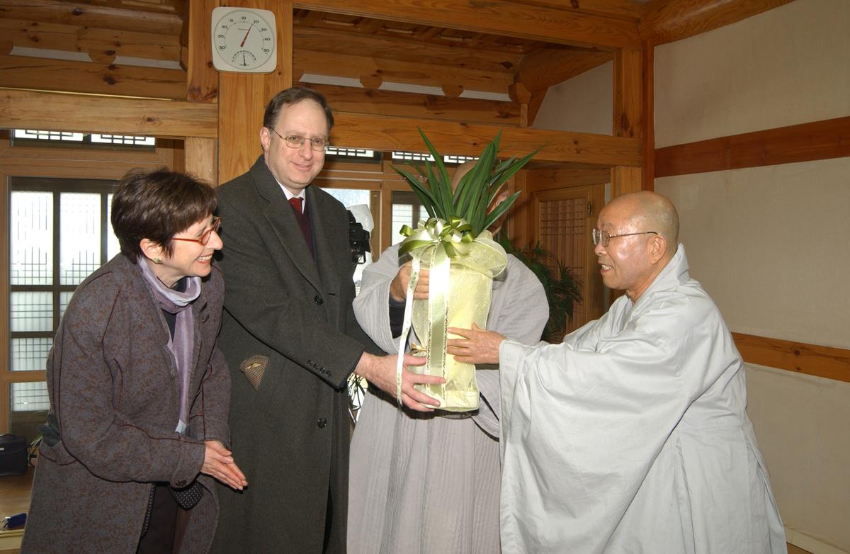 2006주미대사해인사방문-3