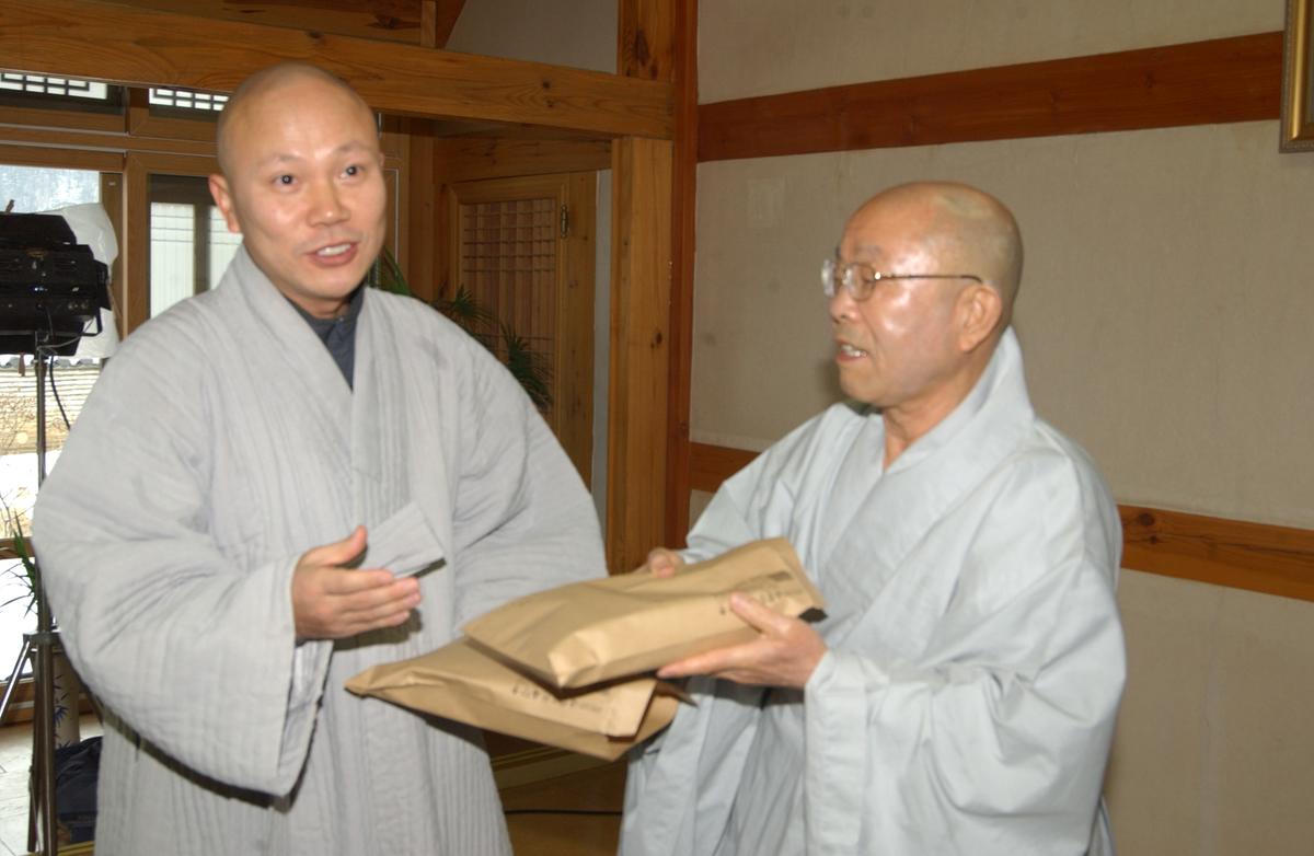 2006주미대사해인사방문-4