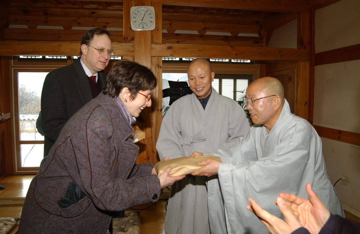 2006주미대사해인사방문-4