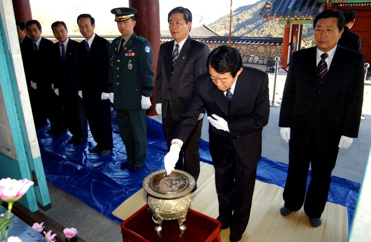 2005년 새해임란창의참배