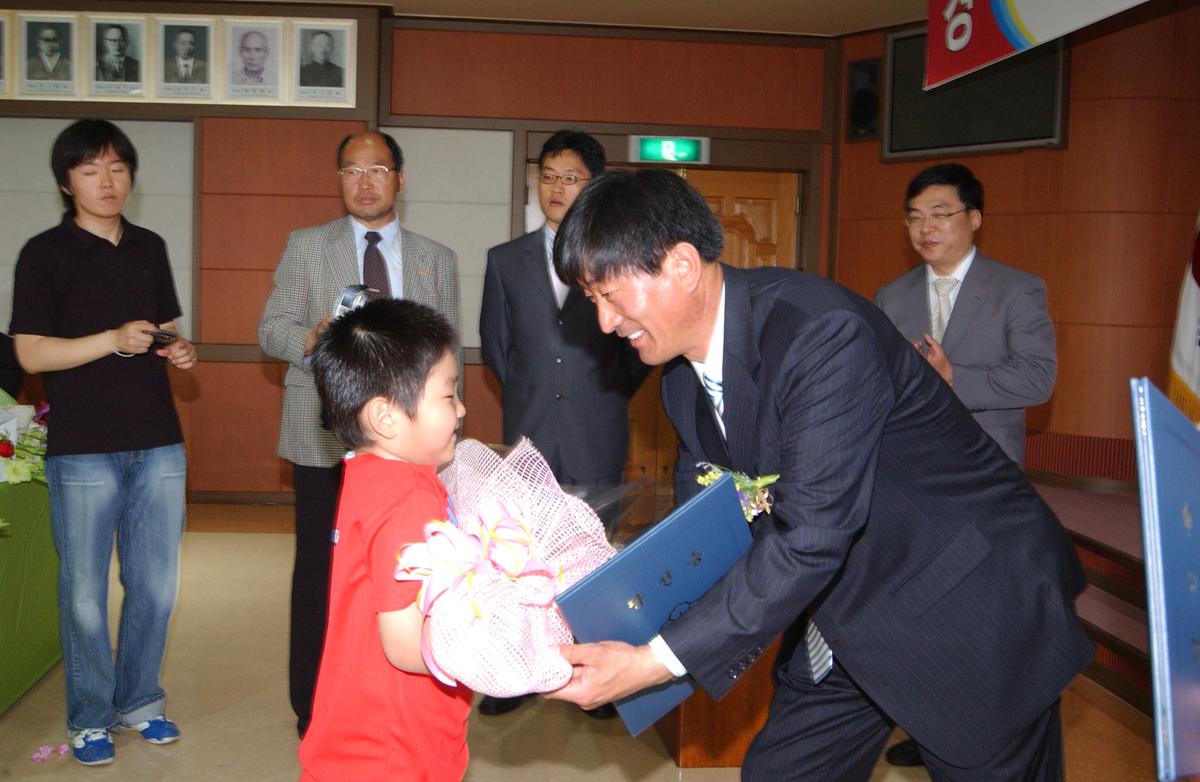 지방선거당선증전달