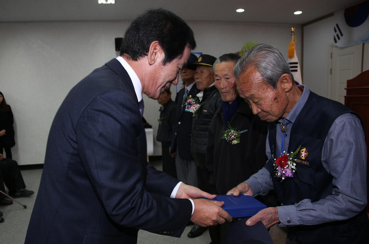 2013년 6.25 참전유공자 호국영웅기장 전수식