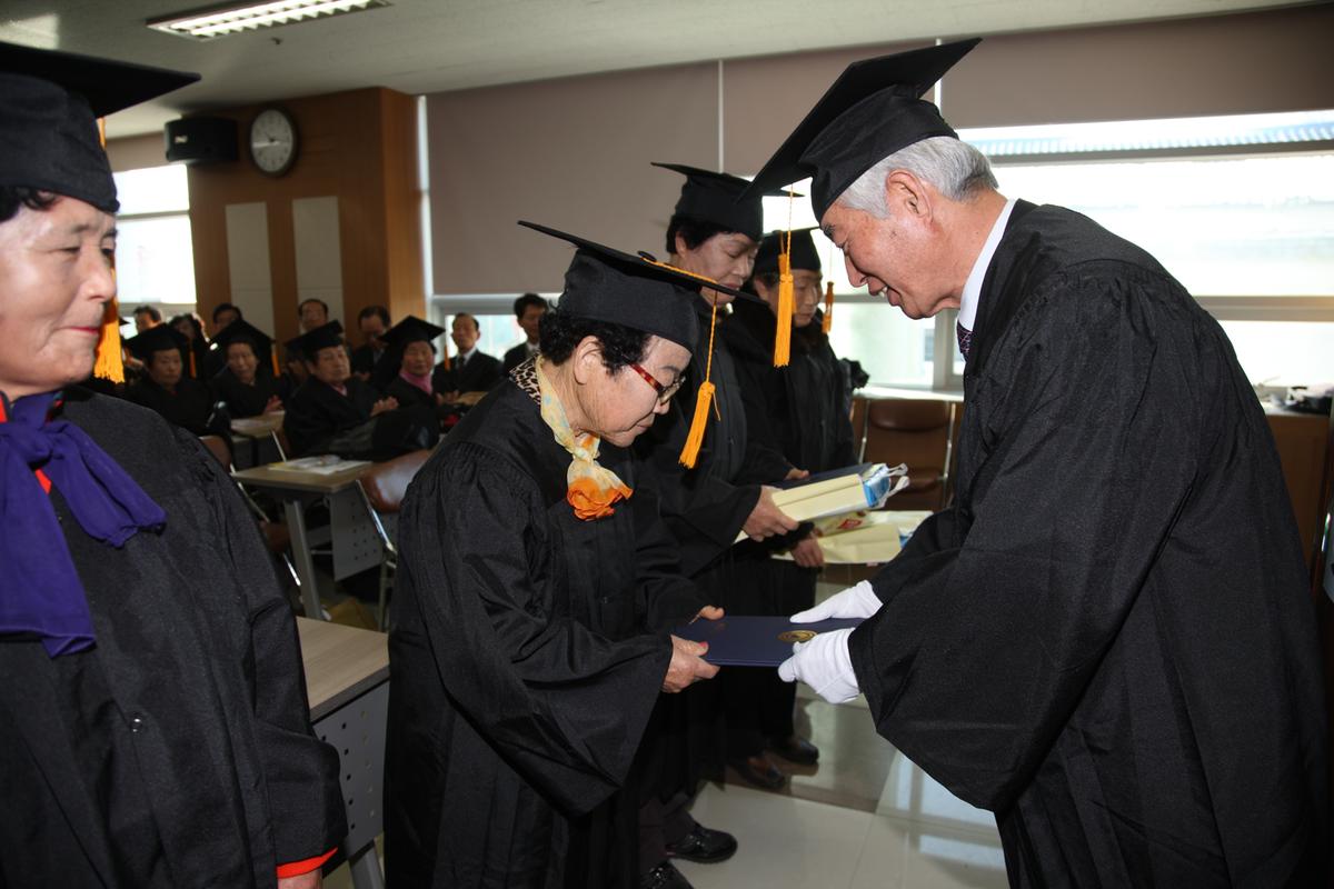 (사)대한노인회합천군지회 부설 노인대학 제6기 수료식