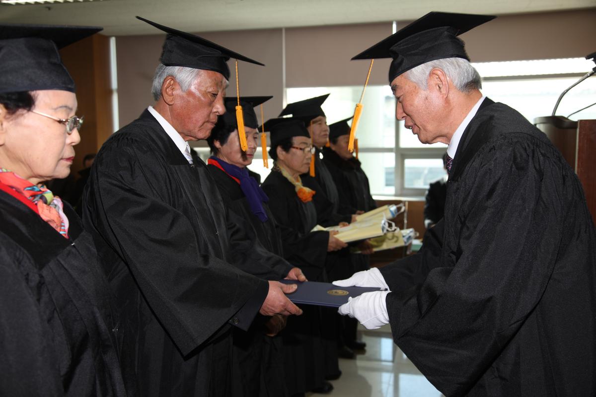 (사)대한노인회합천군지회 부설 노인대학 제6기 수료식