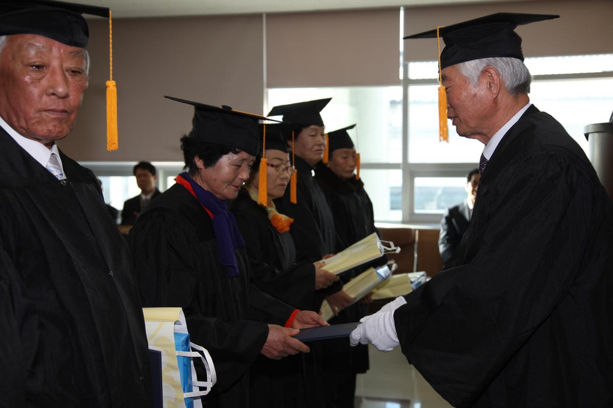 (사)대한노인회합천군지회 부설 노인대학 제6기 수료식