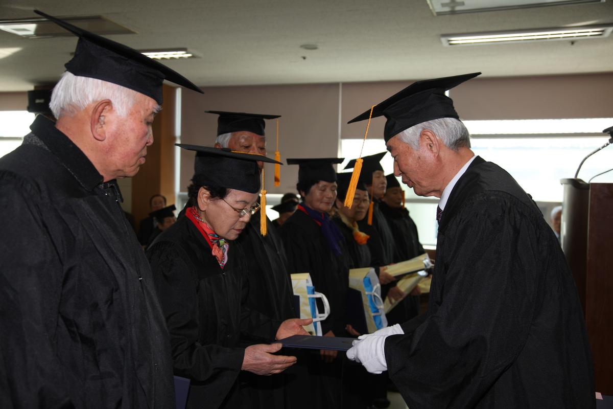 (사)대한노인회합천군지회 부설 노인대학 제6기 수료식