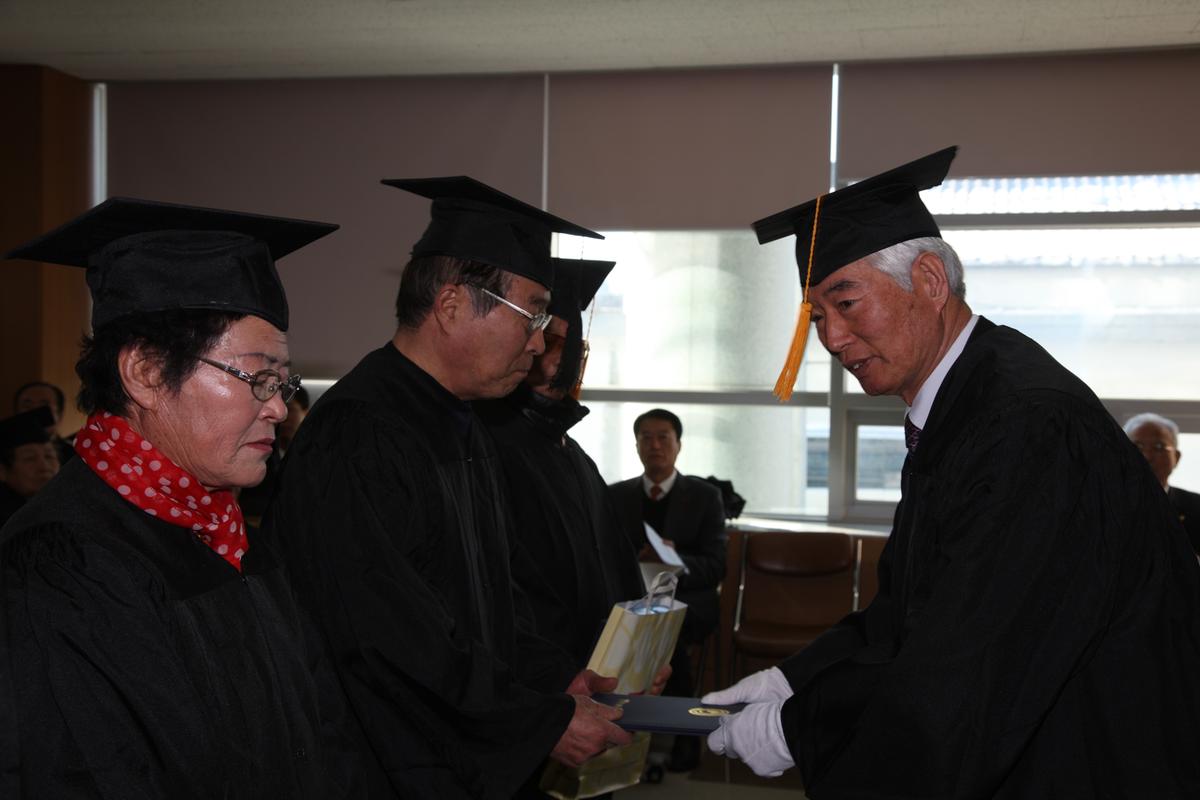 (사)대한노인회합천군지회 부설 노인대학 제6기 수료식