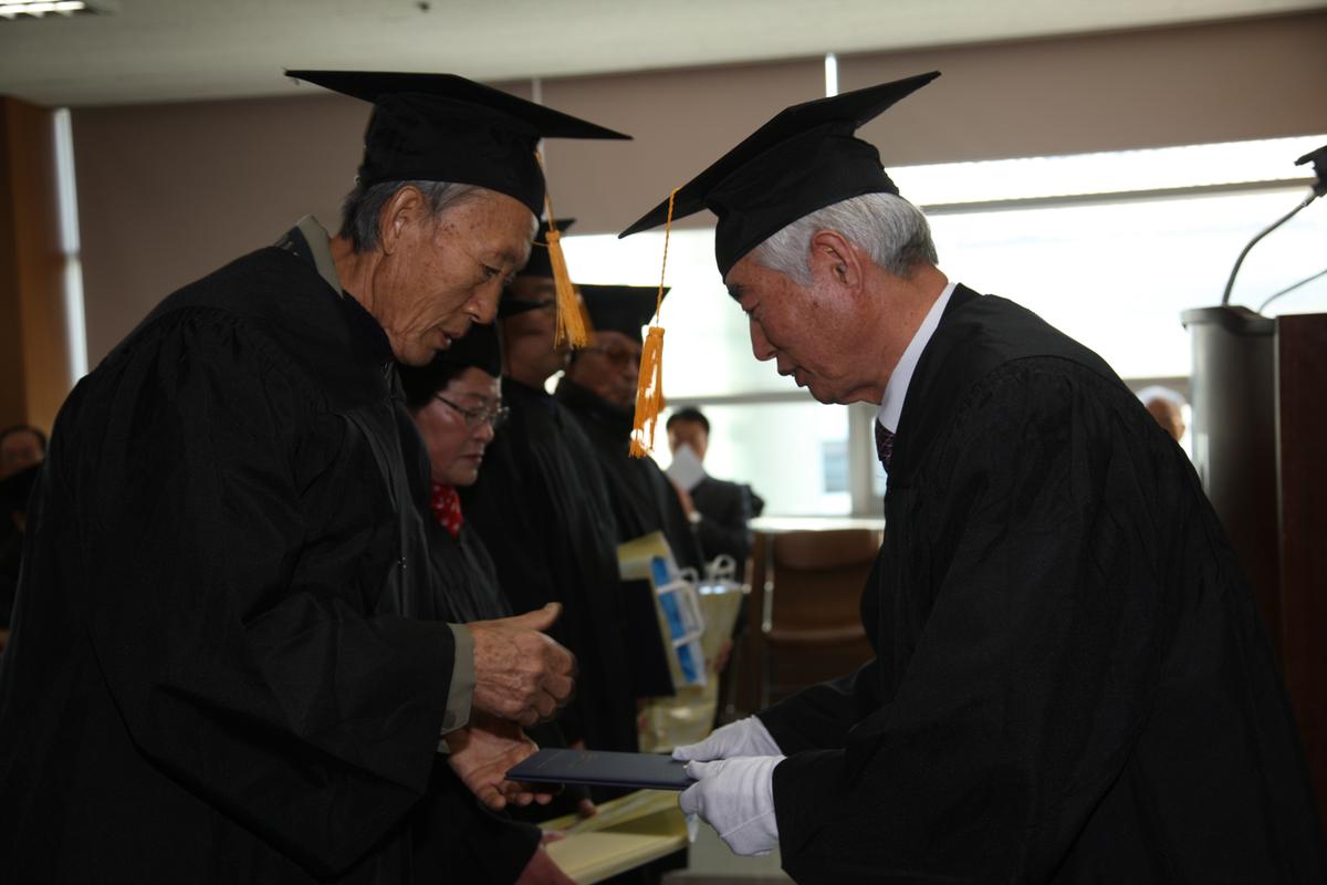 (사)대한노인회합천군지회 부설 노인대학 제6기 수료식