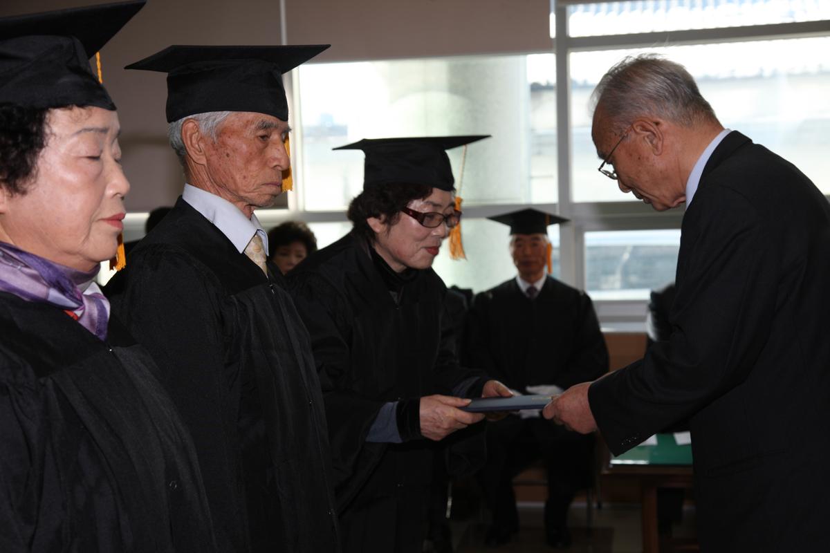 (사)대한노인회합천군지회 부설 노인대학 제6기 수료식
