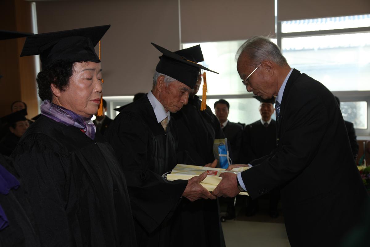 (사)대한노인회합천군지회 부설 노인대학 제6기 수료식
