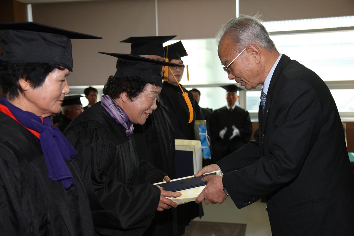 (사)대한노인회합천군지회 부설 노인대학 제6기 수료식