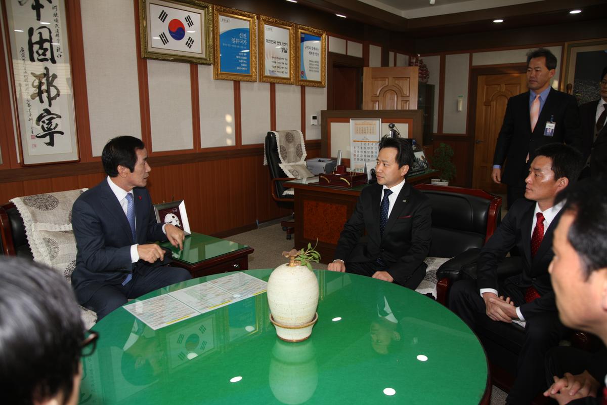 2013년 이웃돕기 성금 기탁