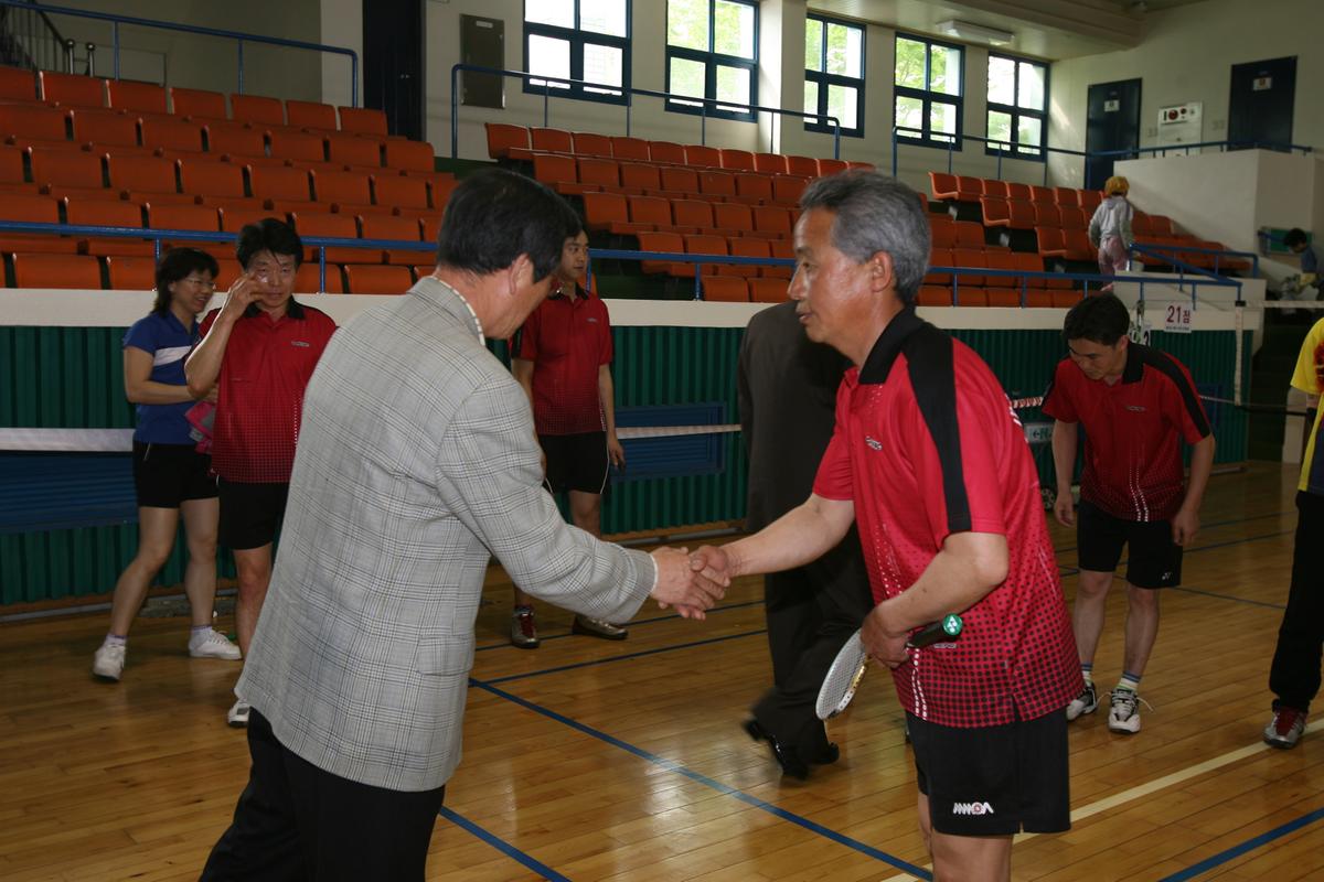 2007군수 체육관 방문