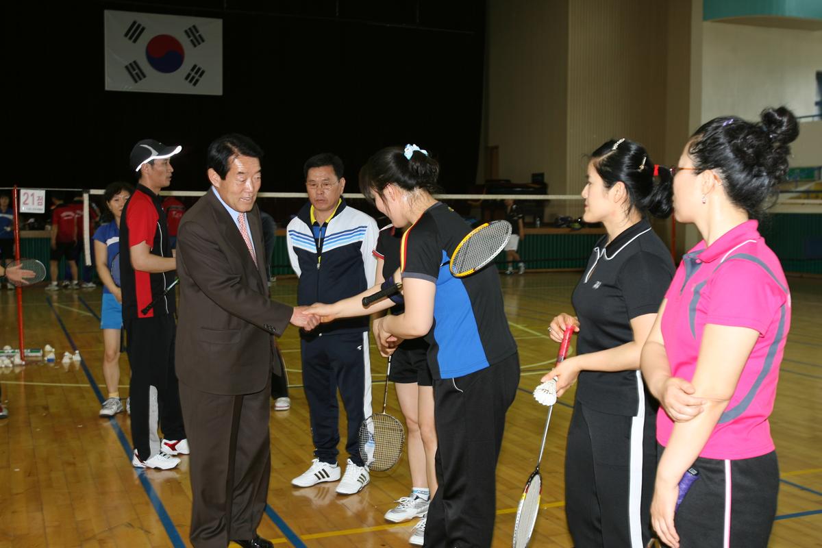 2007군수 체육관 방문