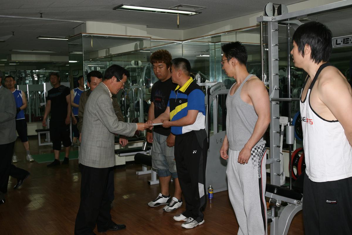 2007군수 체육관 방문