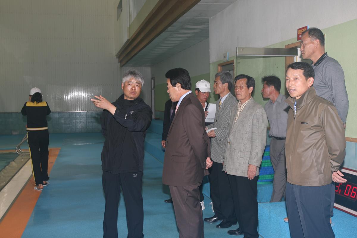 2007군수 체육관 방문