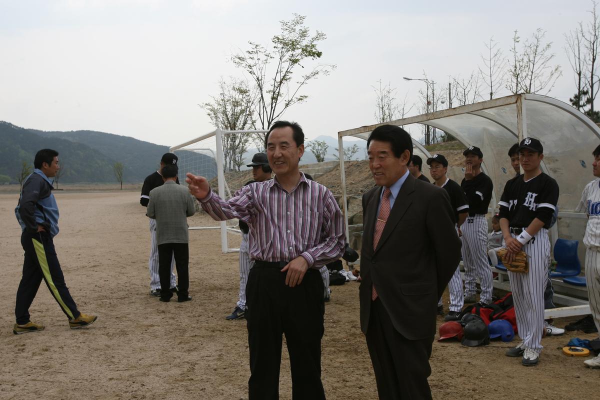 2007군수 체육관 방문