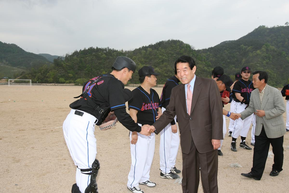 2007군수 체육관 방문